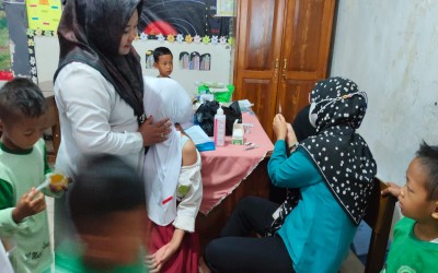 BULAN IMUNISASI ANAK SEKOLAH